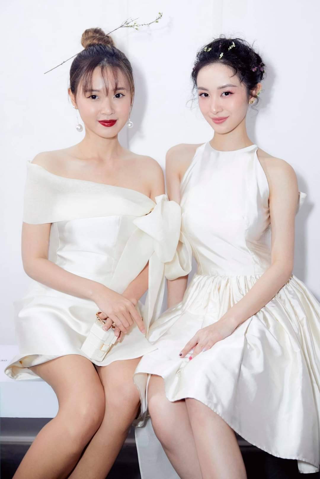 Đầm dáng xòe ngắn lệch vai phối nơ hợp đi tiệc