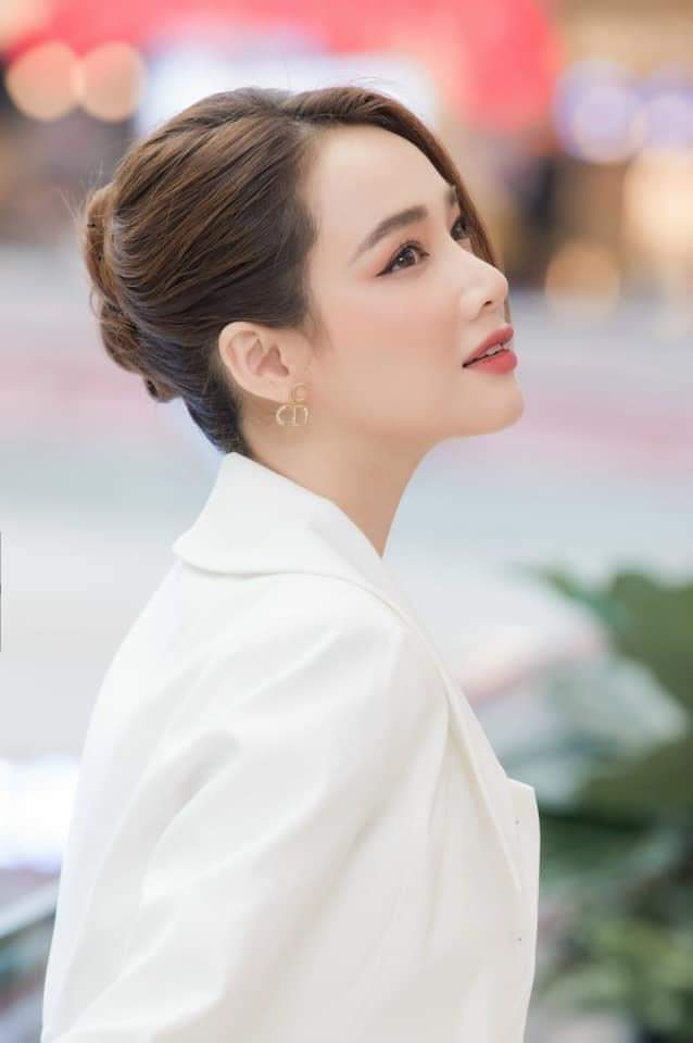 Đầm dáng xòe dài hai dây phối áo khoác vest tay dài