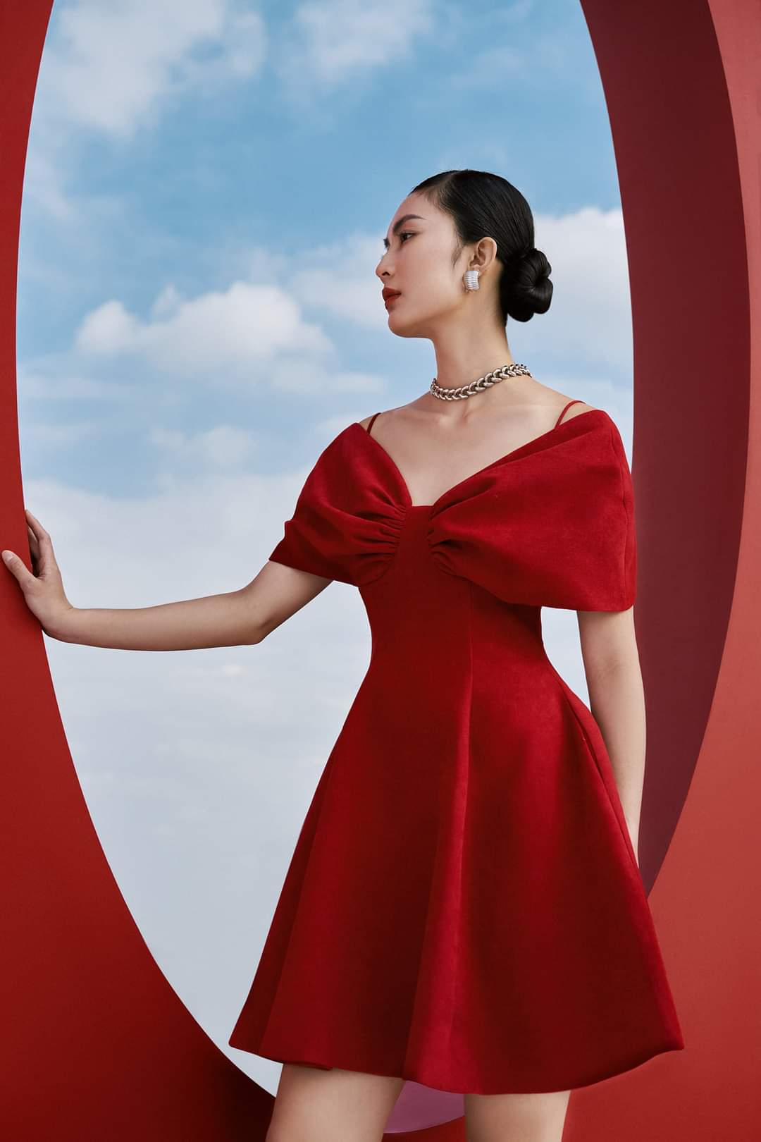 Đầm dáng xòe hai dây hở vai ngang phối nơ (Xanh)