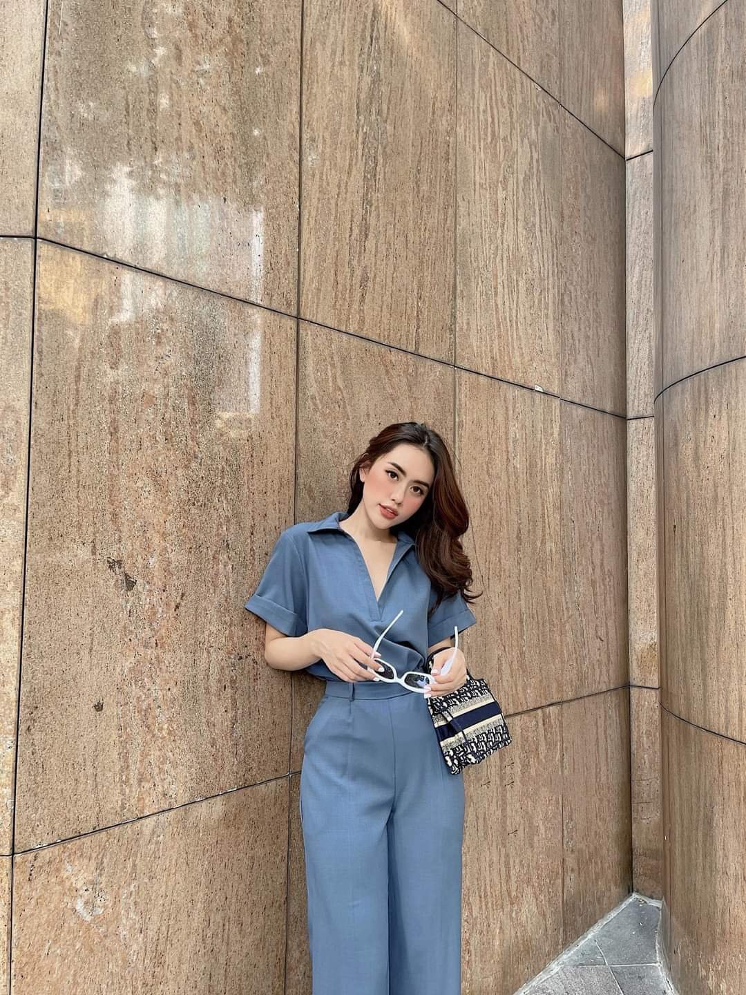 Set áo quần áo cổ sơmi tay ngắn quần dài ống suông (Đen)