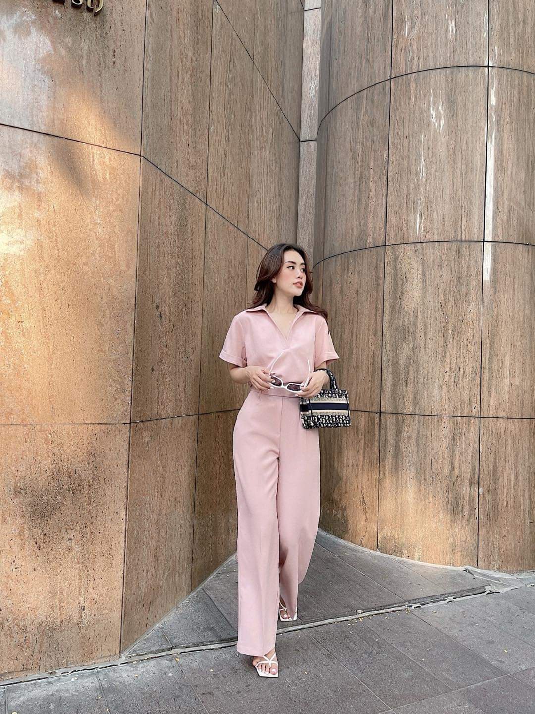 Set áo quần áo cổ sơmi tay ngắn quần dài ống suông (Đen)