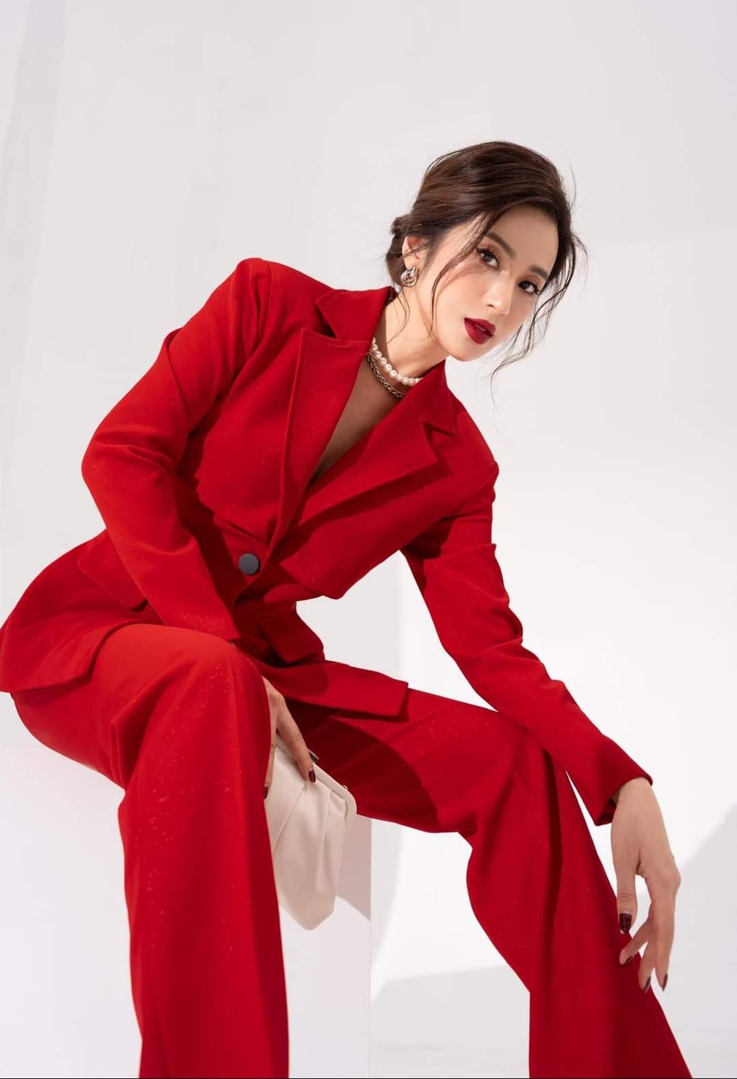 Set bộ vest nữ kiểu áo vest cách điệu phối quần ống suông sang trọng Alvin Store 0997 (Đỏ)