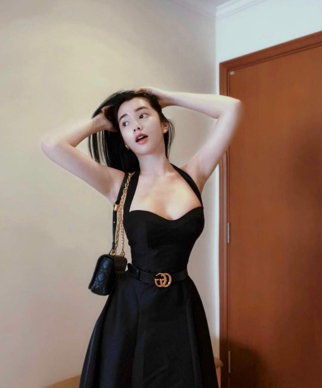 Đầm xòe dài cúp ngực dây cổ phối túi