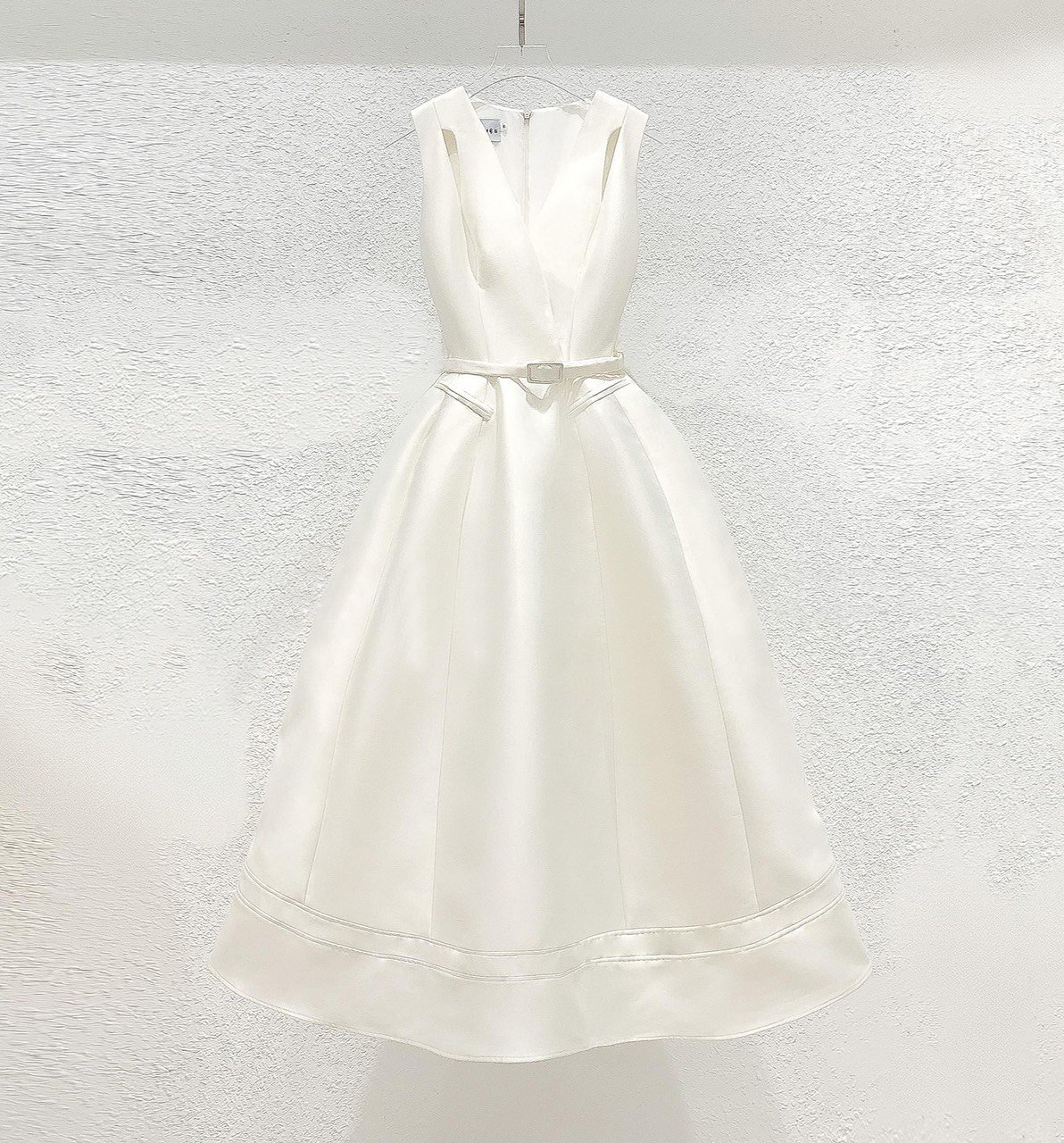 Đầm xòe dáng dài sát nách xẻ ngực phối túi (KHÔNG KÈM ĐAI)