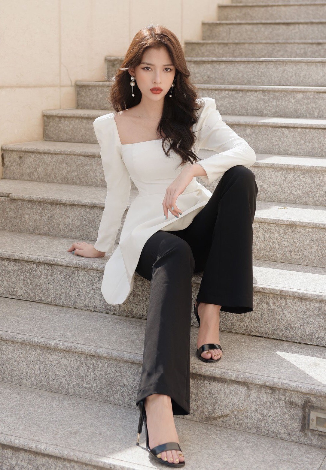 Set áo quần kiểu áo cổ vuông tay phồng quần loe