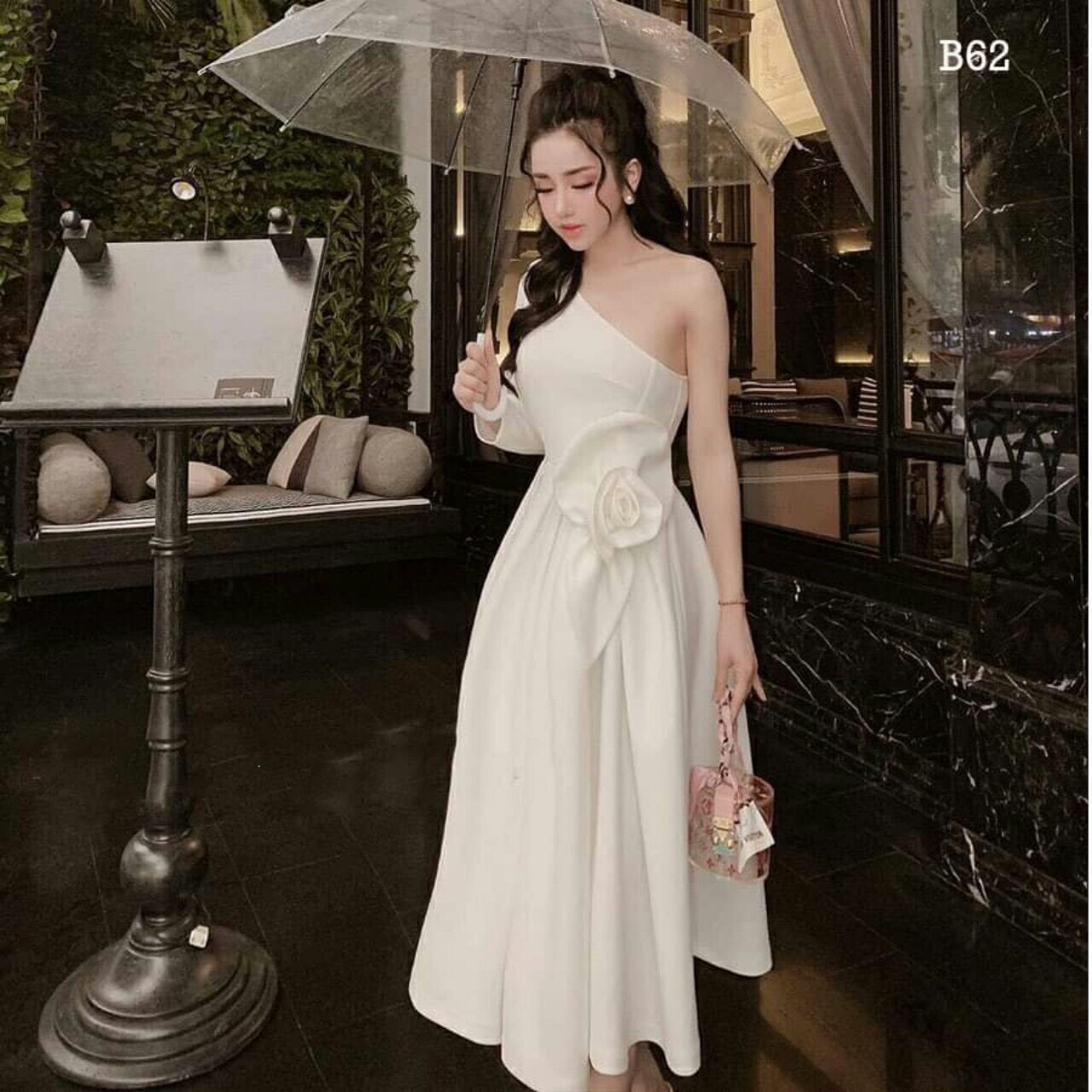Đầm xoè kiểu tay dài lệch vai hoa eo (Đen)