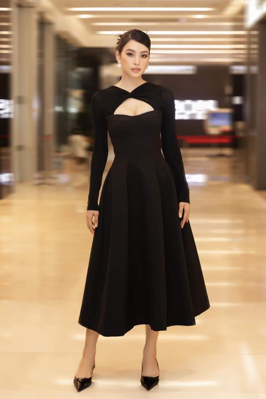 Đầm xòe dáng dài cúp ngực phối tay dài