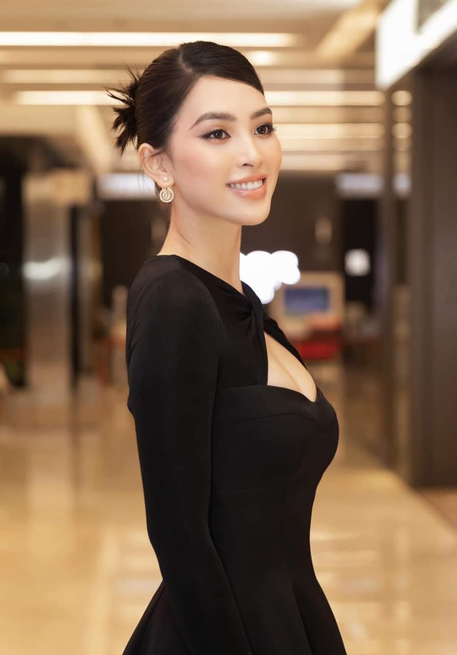 Đầm xòe dáng dài cúp ngực phối tay dài