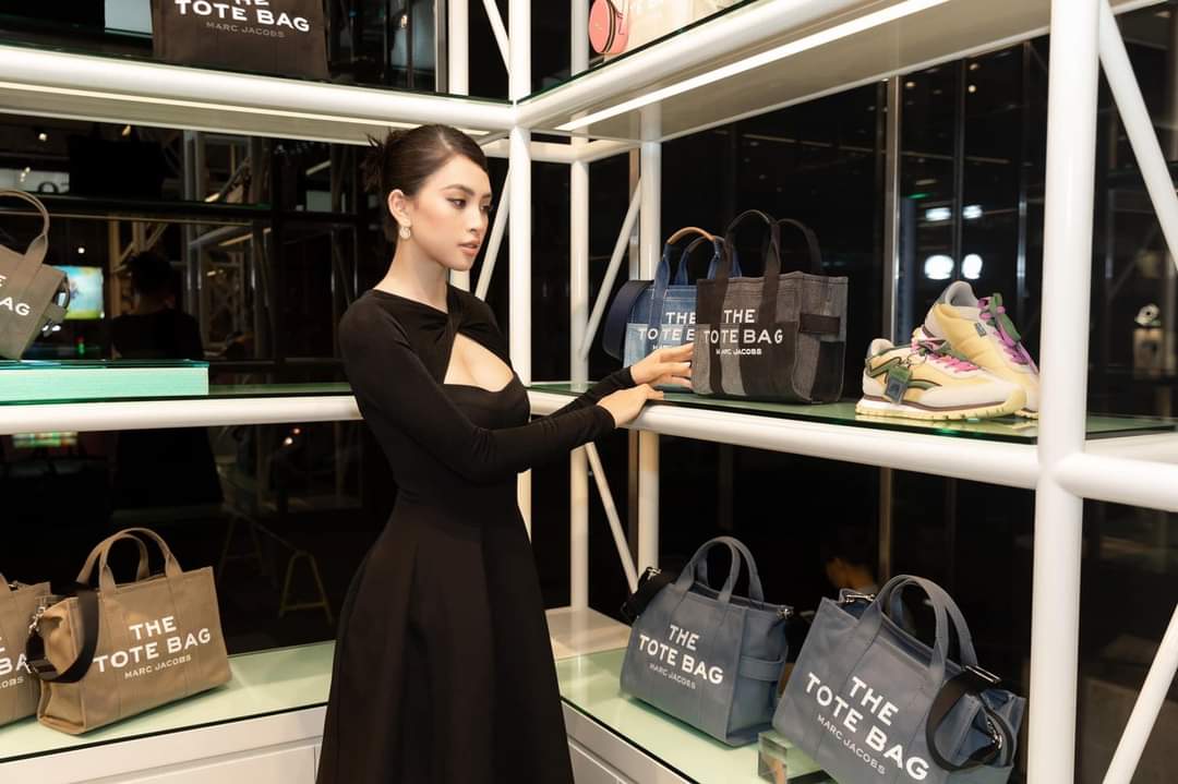 Đầm xòe dáng dài cúp ngực phối tay dài