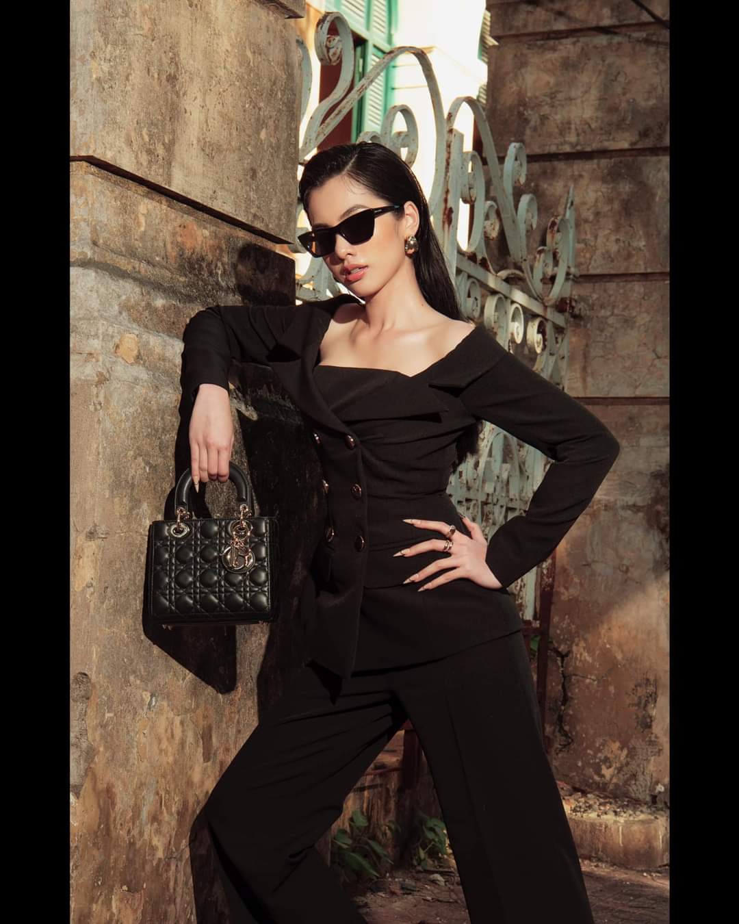 Set áo quần kiểu vest tay dài hở vai phối quần ống suông