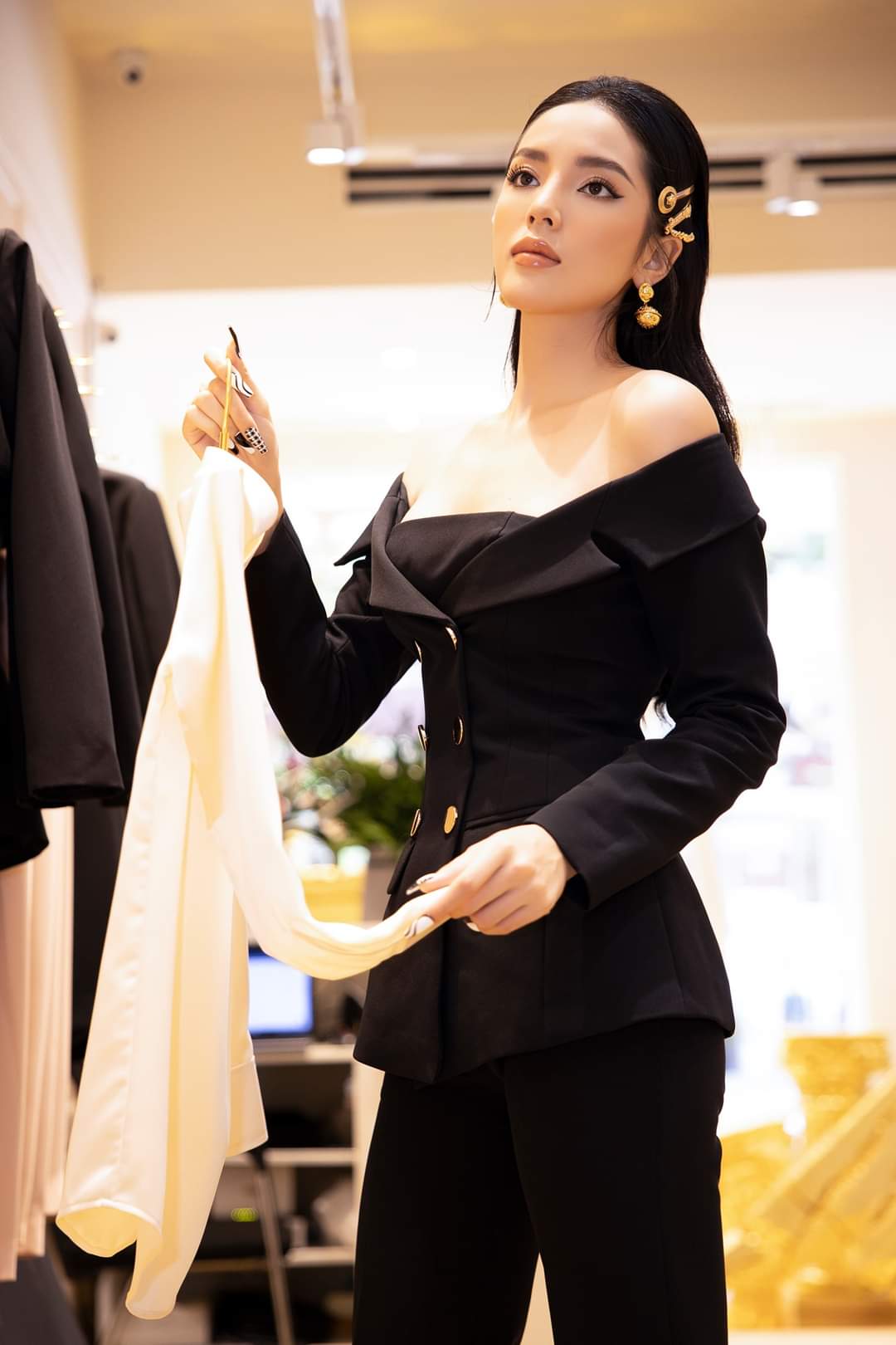 Set áo quần kiểu vest tay dài hở vai phối quần ống suông