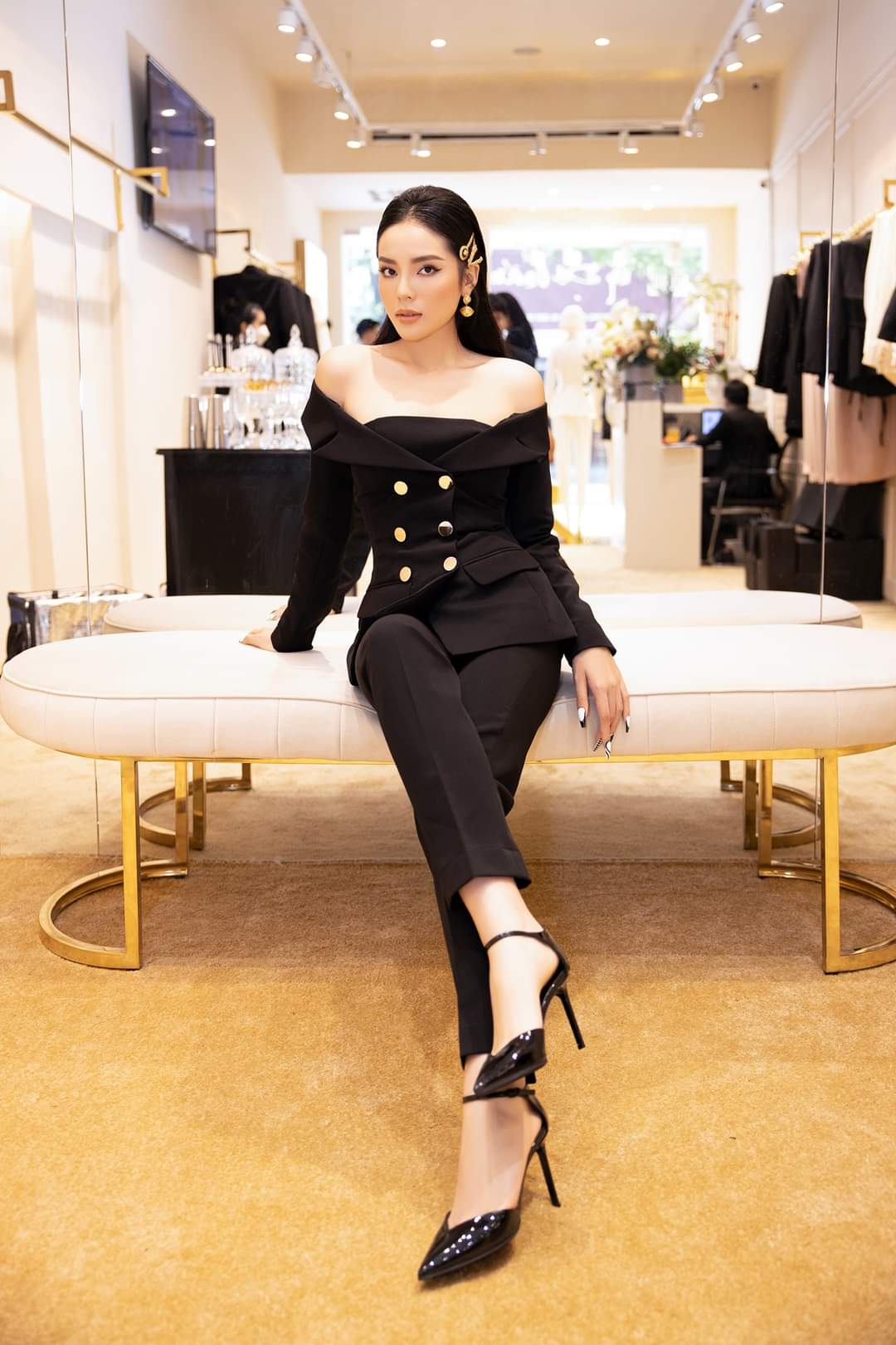 Set áo quần kiểu vest tay dài hở vai phối quần ống suông