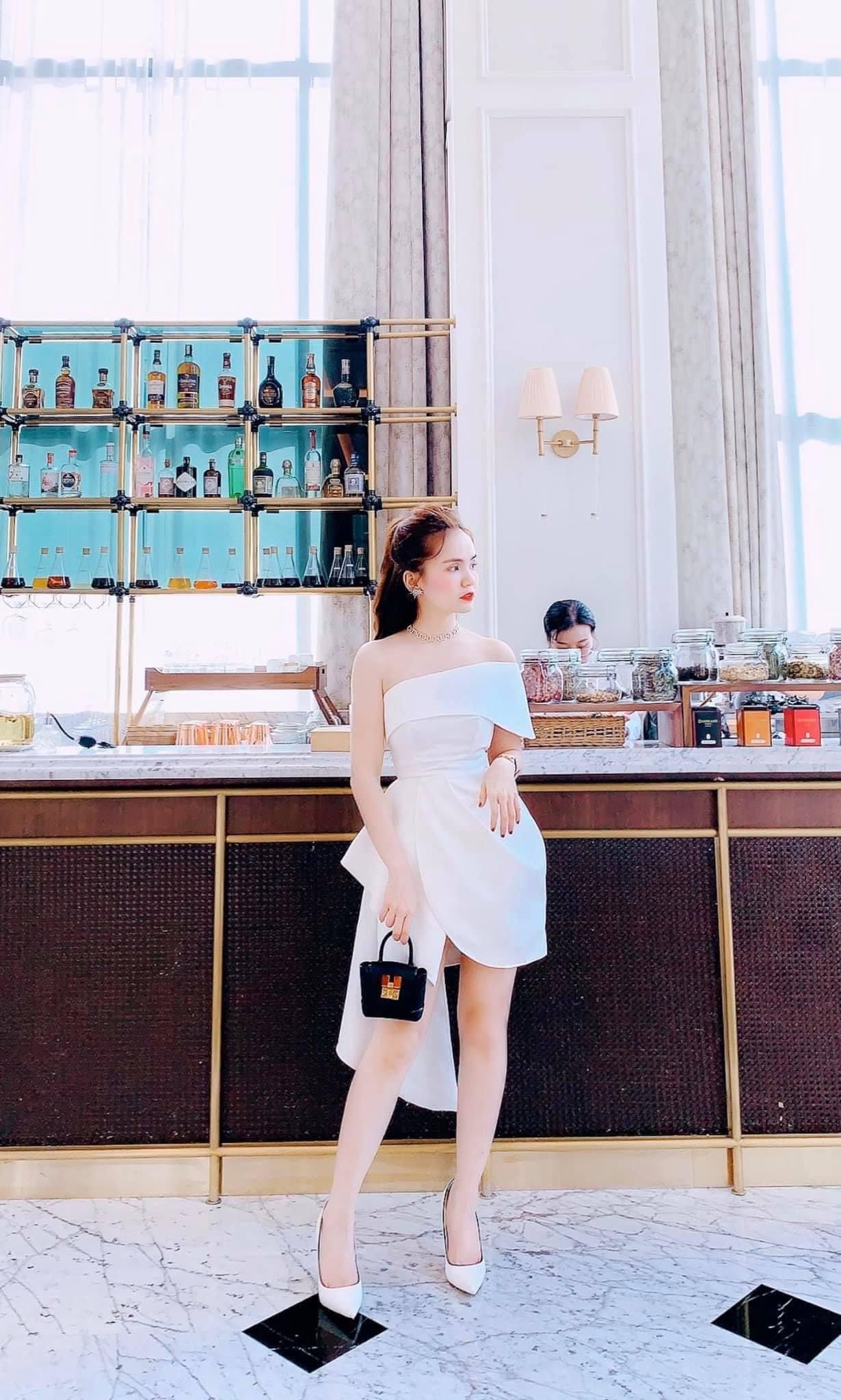 Đầm ôm body cúp ngực lệch vai bèo dài 1 bên dự tiệc  (Trắng)