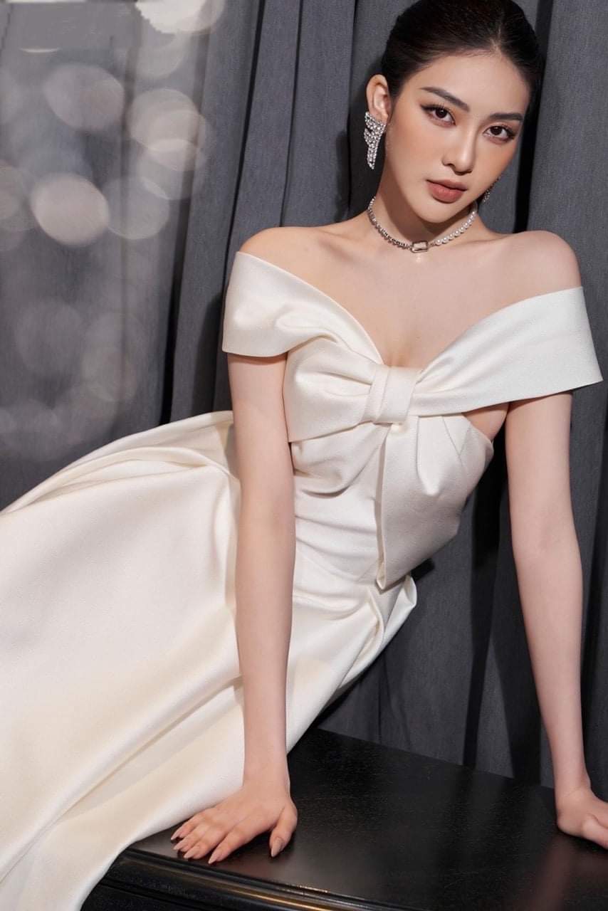 Đầm xòe dáng dài hở vai phối nơ ngực dự tiệc (Đỏ đô)