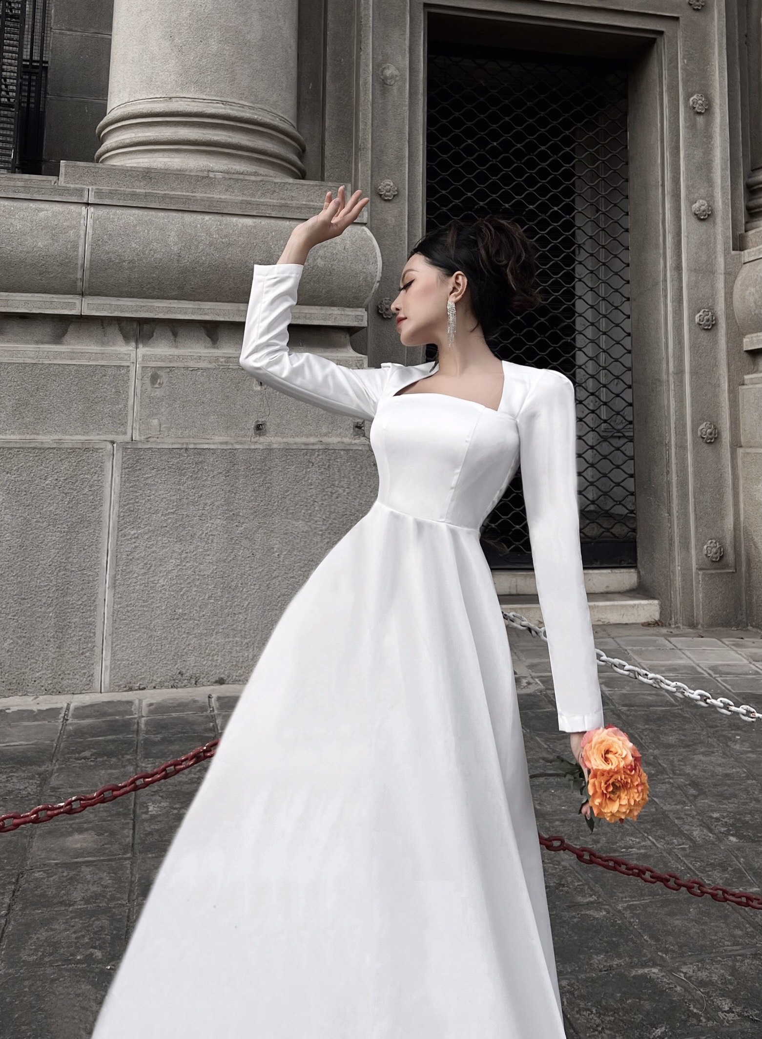 Đầm dạ hội cô dâu tay dài cổ vuông cúp ngực