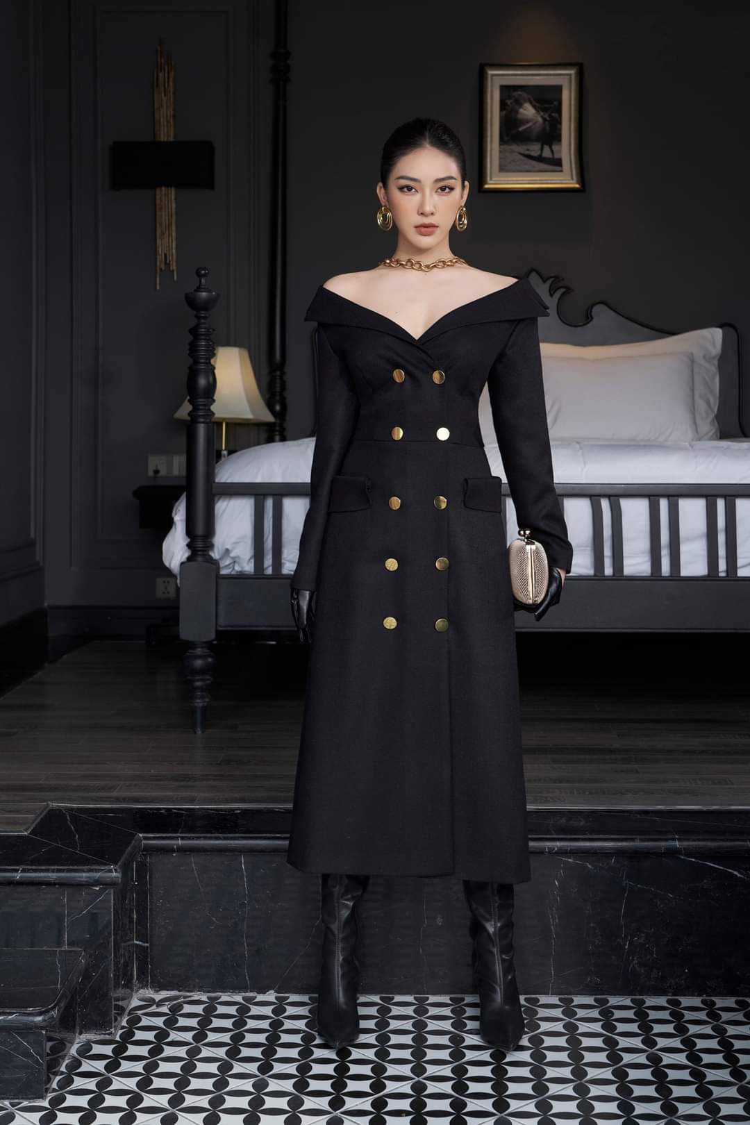 Đầm xòe dài cổ vest hở vai tay dài phối nút