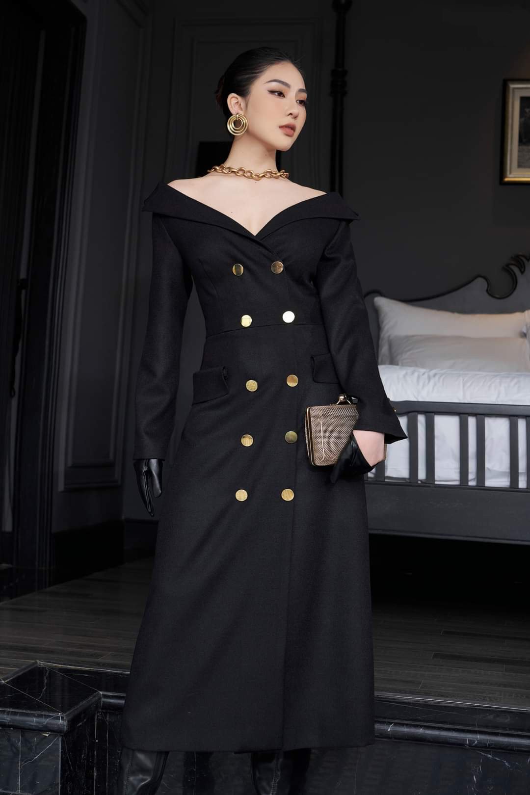 Đầm xòe dài cổ vest hở vai tay dài phối nút