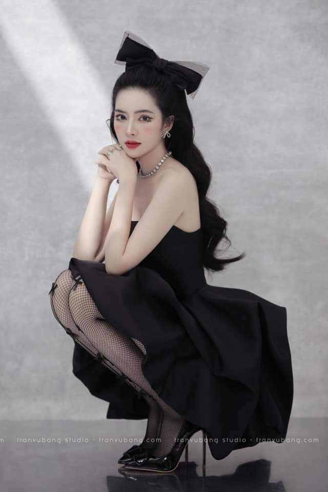 Đầm xòe ngắn cúp ngực tùng xếp phồng (Trắng)