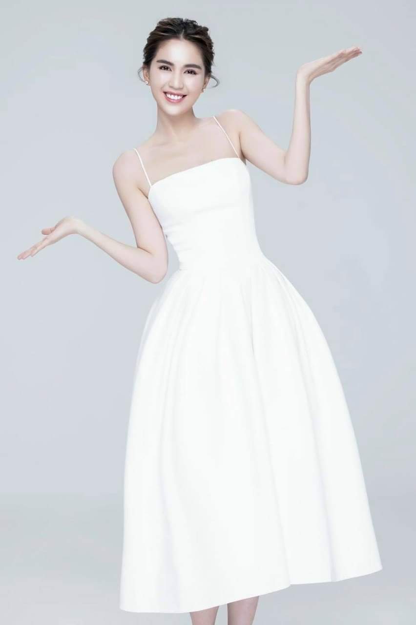 Đầm xòe dài hai dây cúp ngực phối túi (Trắng)