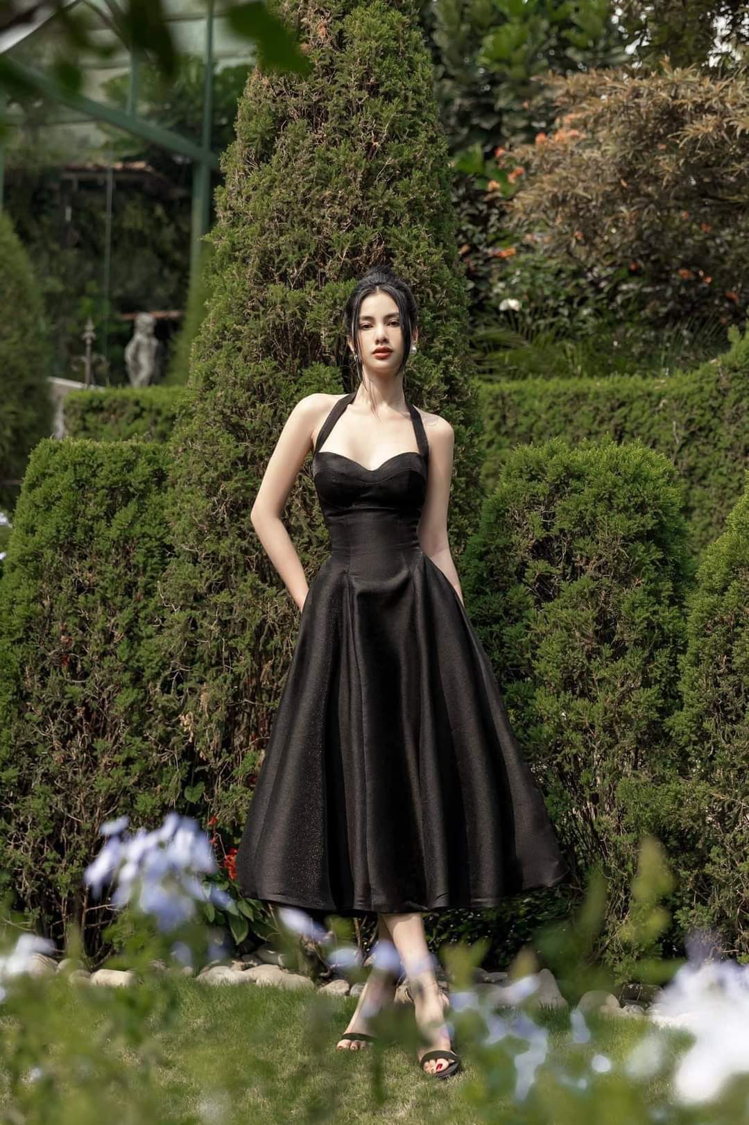 Đầm xòe dài cúp ngực dây cổ phối túi