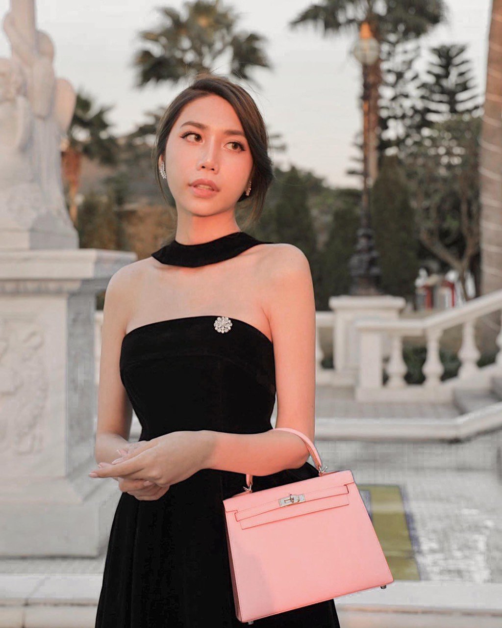 Đầm xòe dáng dài cúp ngực choàng cổ hai dây sau