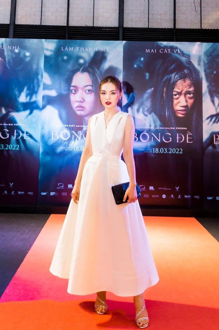 Đầm xòe dáng dài sát nách xẻ ngực phối túi (KHÔNG KÈM ĐAI)