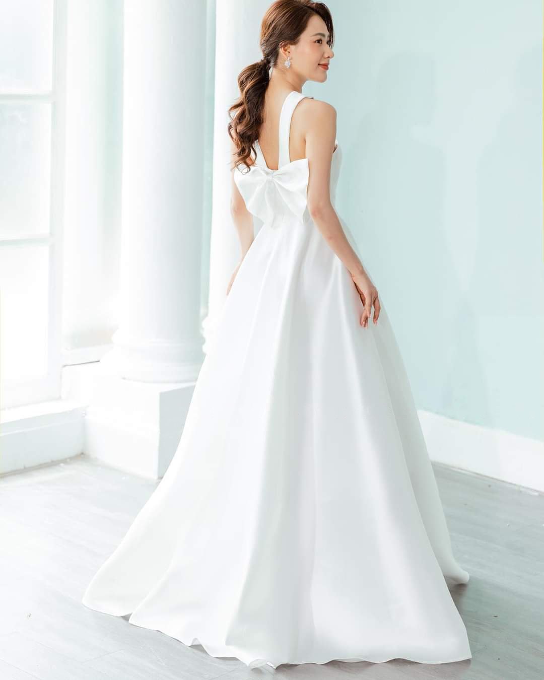 Đầm dạ hội kiểu cúp ngực choàng cổ hai dây sau