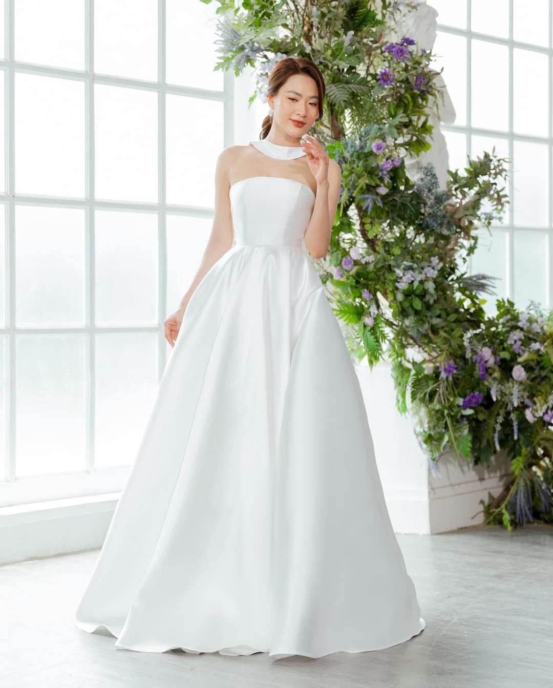 Đầm dạ hội kiểu cúp ngực choàng cổ hai dây sau