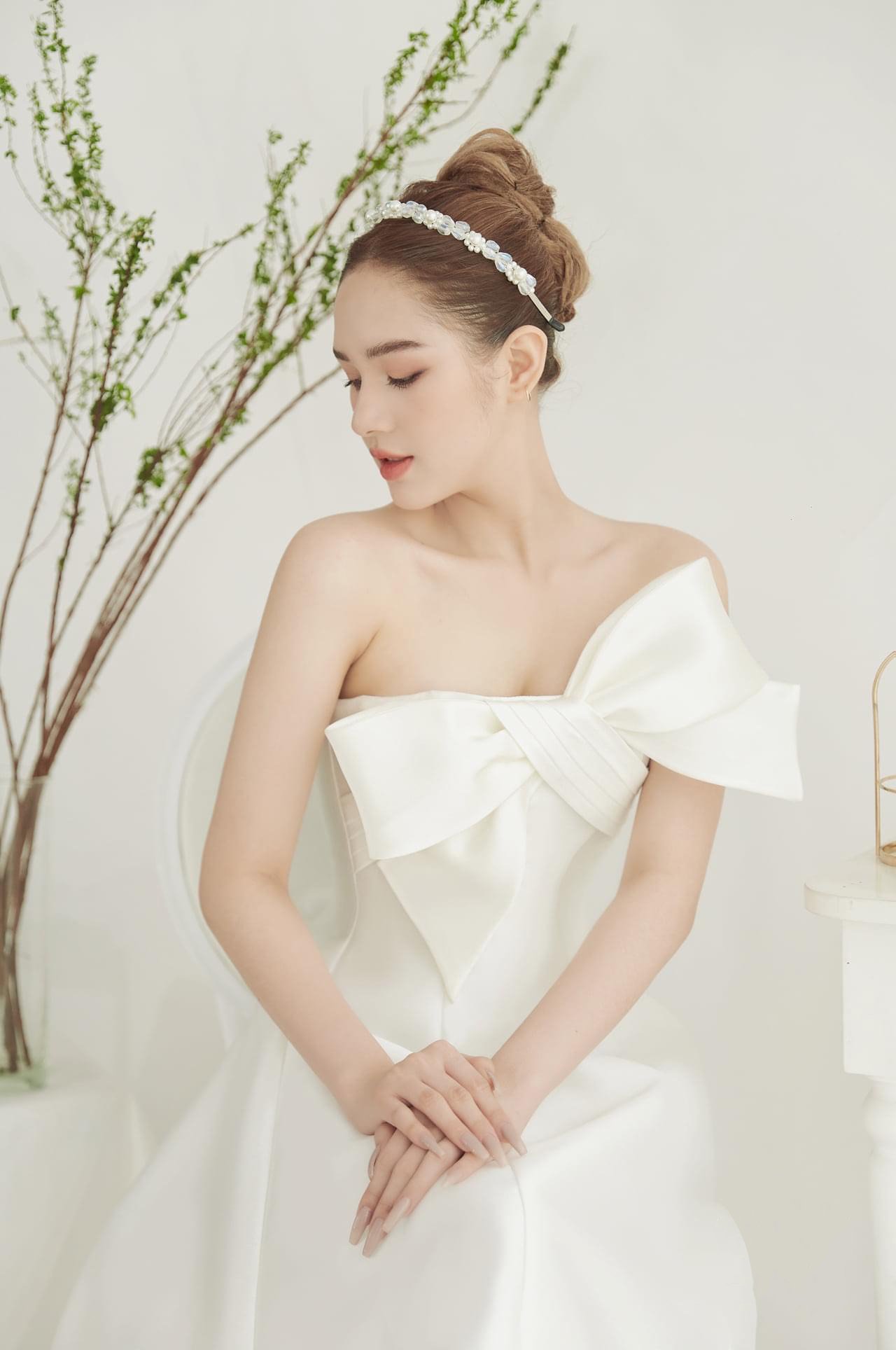 Đầm xòe dáng dài cúp ngực phối nơ dự tiệc