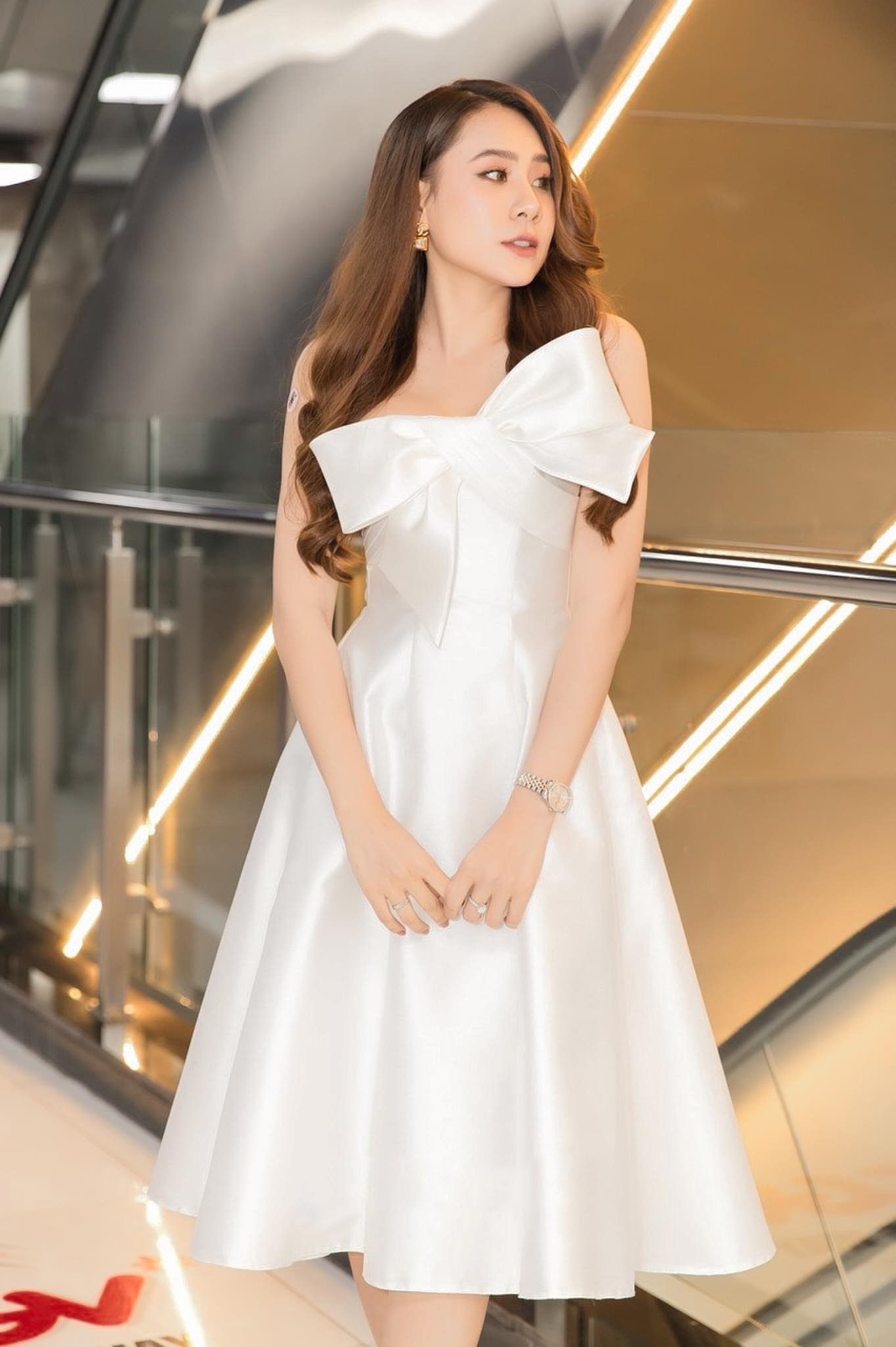 Đầm xòe dáng dài cúp ngực phối nơ dự tiệc