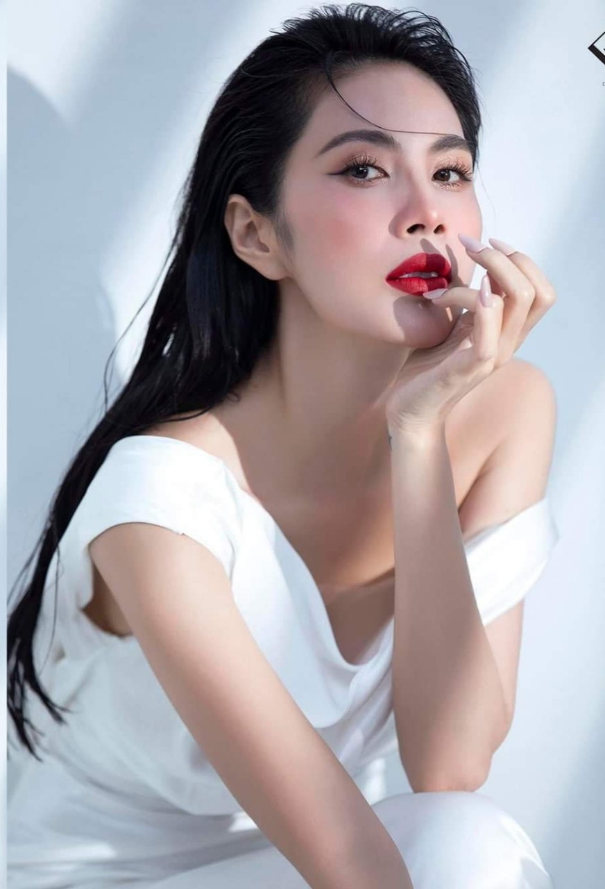 Đầm dạ hội lệch vai cổ đổ hở lưng khoét eo