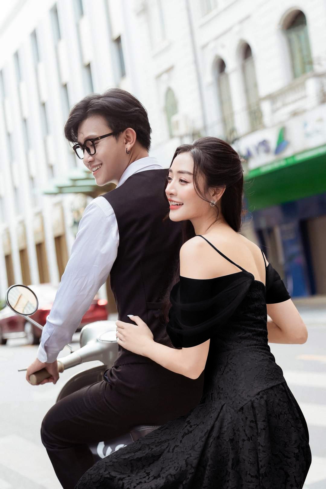 Đầm xòe ren kiểu hay dây hở vai phối lưới (Đen)