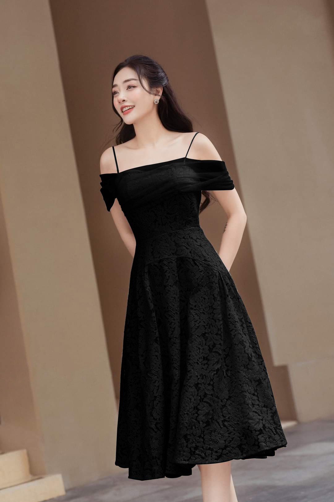 Đầm xòe ren kiểu hay dây hở vai phối lưới (Đen)
