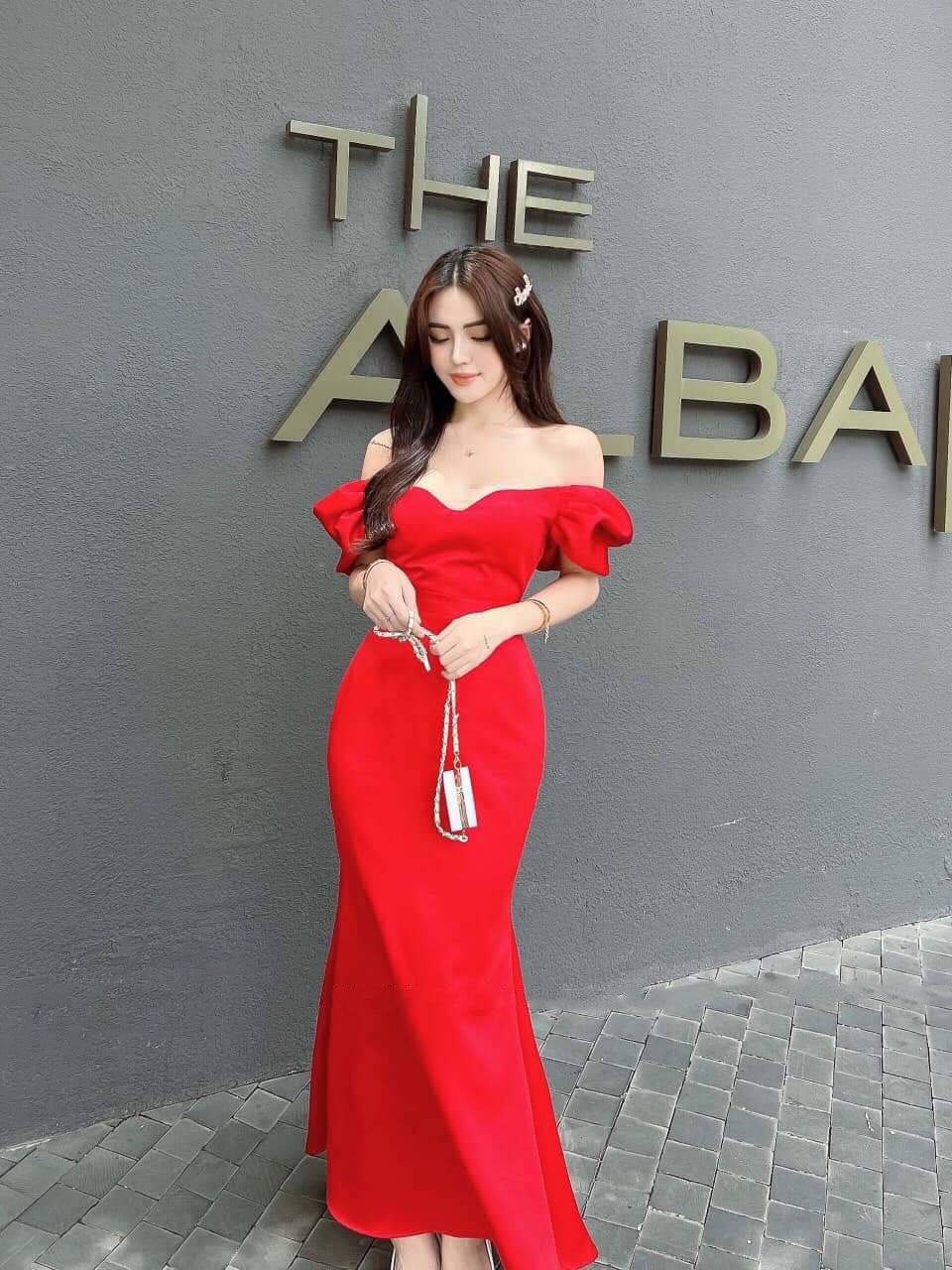 Đầm dạ hội hở vai ngang đuôi cá nhẹ phối lưới (Trắng)