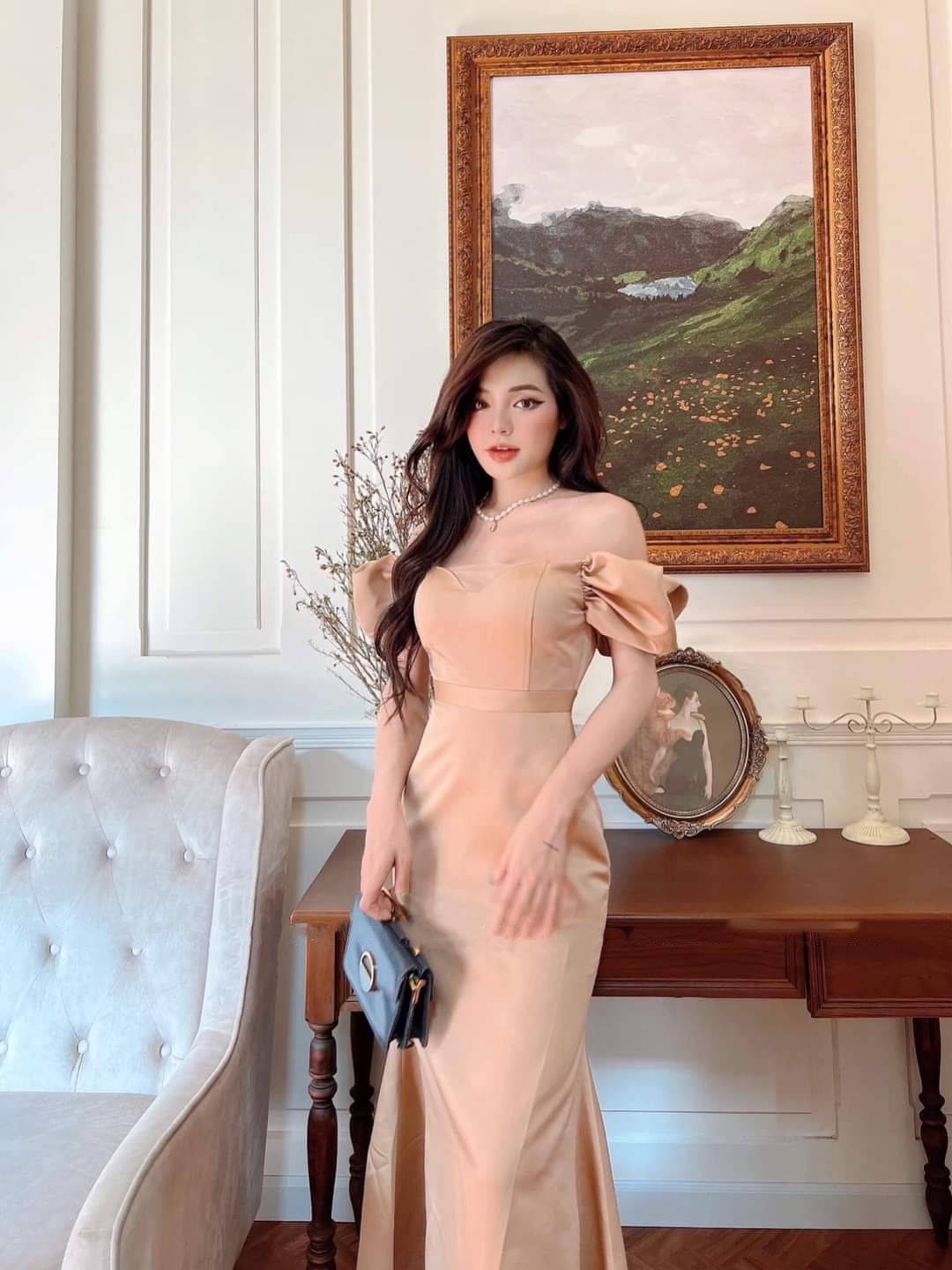 Đầm dạ hội hở vai ngang đuôi cá nhẹ phối lưới (Trắng)