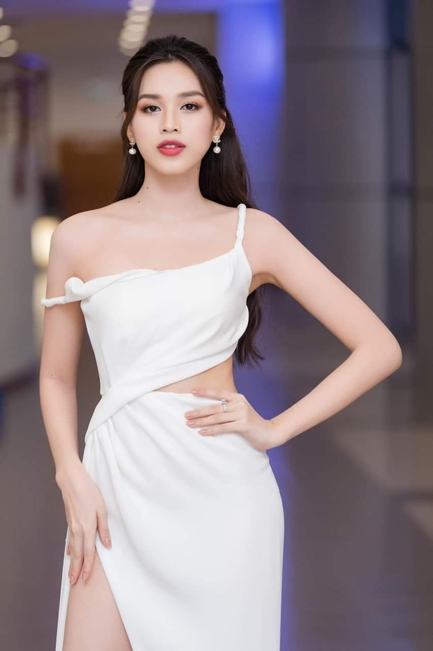 Đầm dạ hội hai dây lệch vai hở eo dự tiệc ( Trắng)