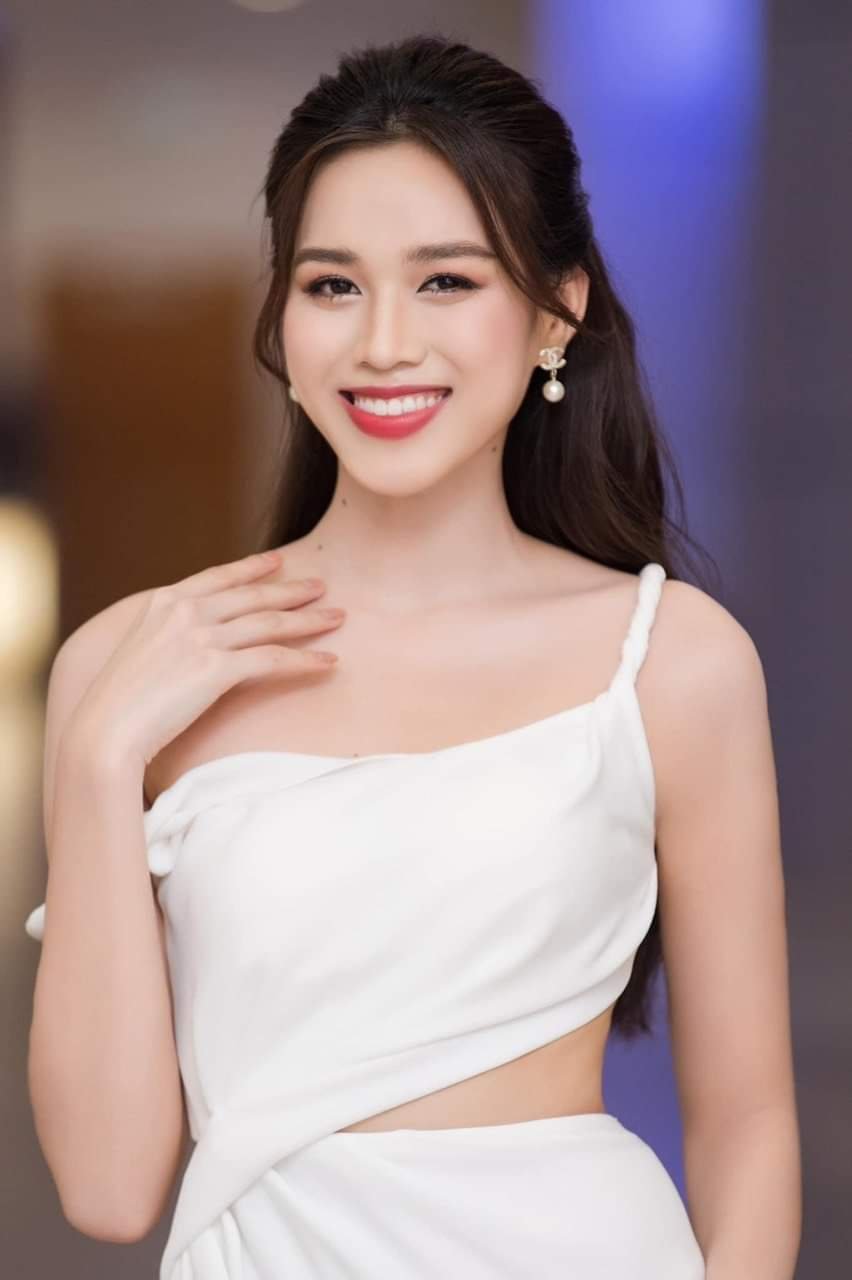 Đầm dạ hội hai dây lệch vai hở eo dự tiệc ( Trắng)