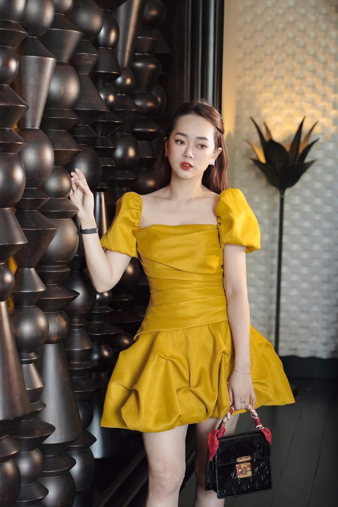 Đầm xòe bồng trên gối cúp ngực phối tay con (Vàng)