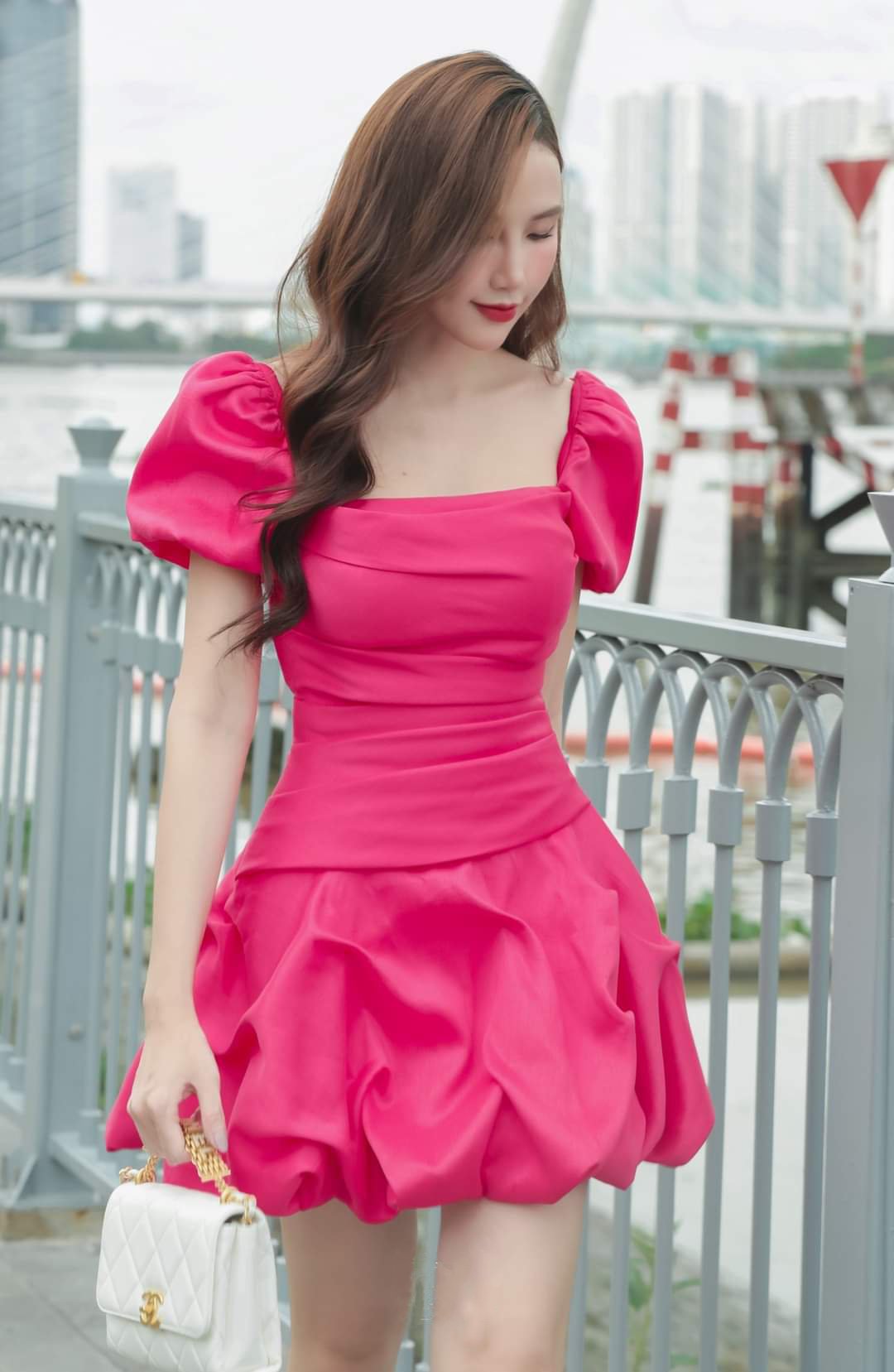 Đầm xòe bồng trên gối cúp ngực phối tay con (Vàng)