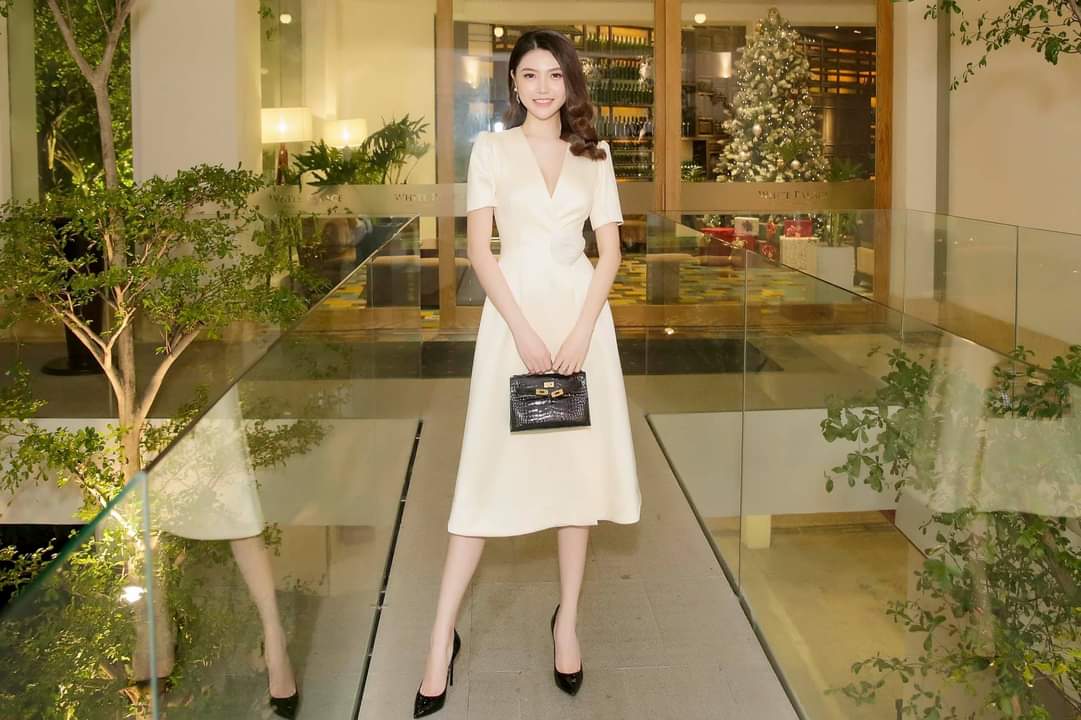 Đầm xòe tay con cổ tim xẻ tà phối hoa eo