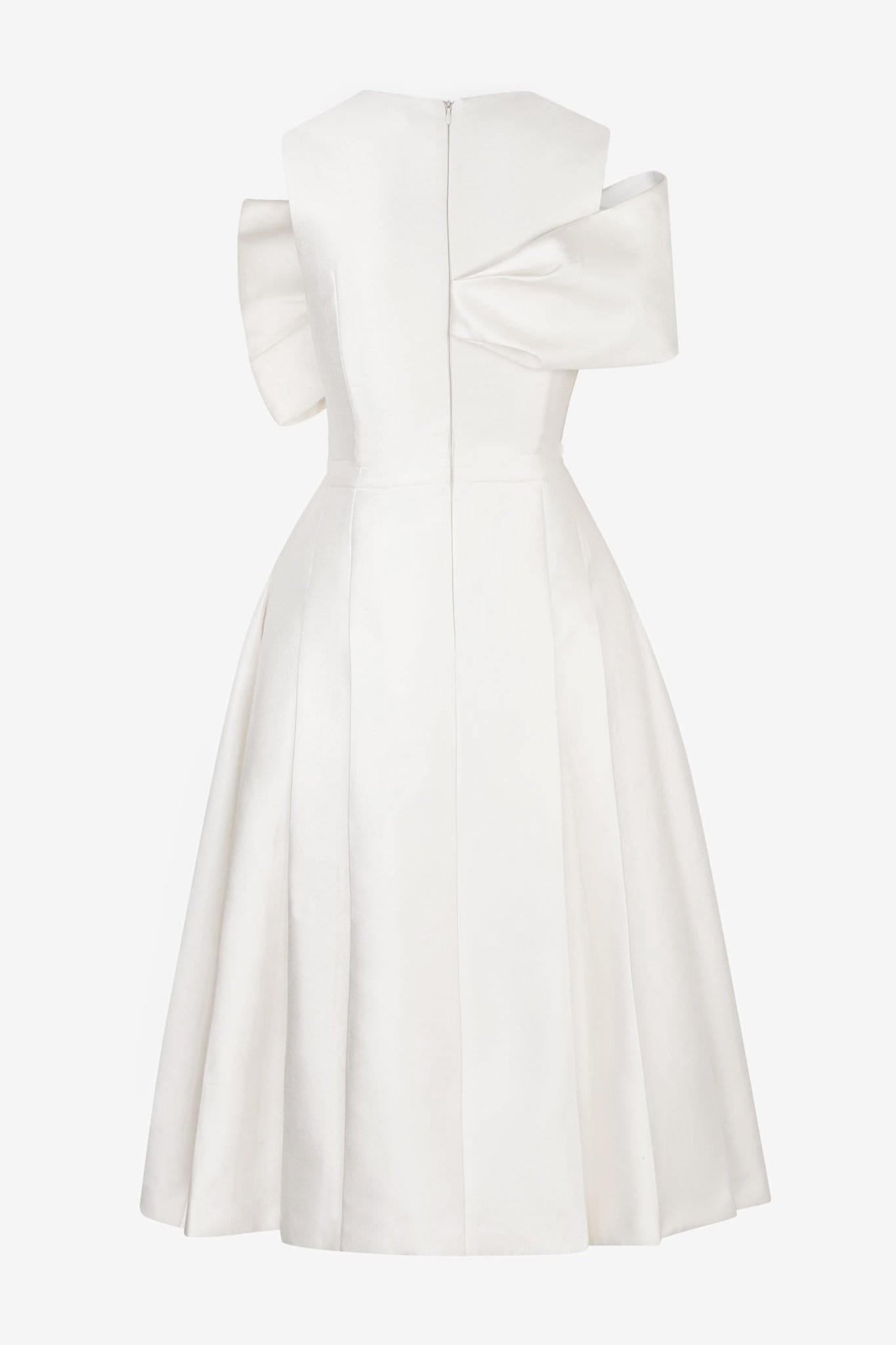 Đầm xòe hở vai cổ tim phối túi dự tiệc (Trắng)