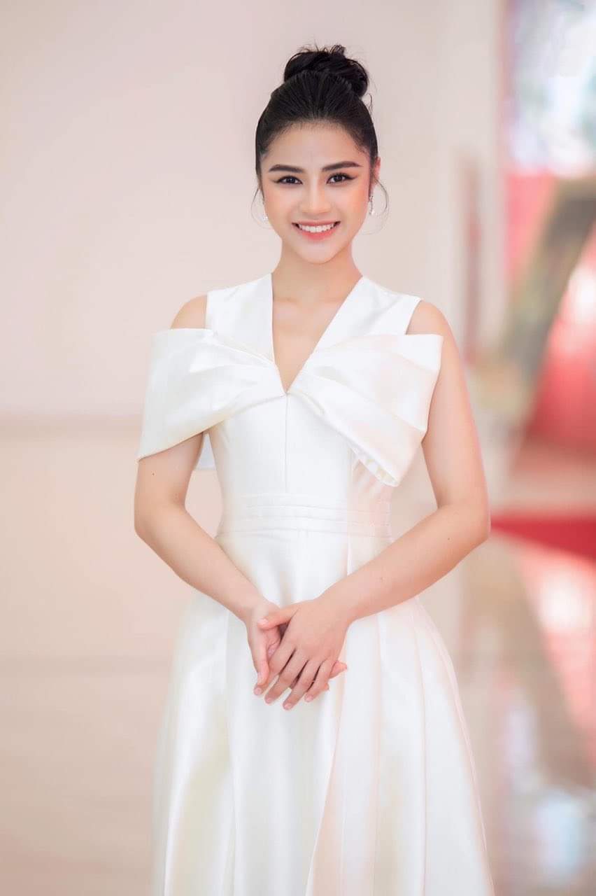 Đầm xòe hở vai cổ tim phối túi dự tiệc (Đỏ)