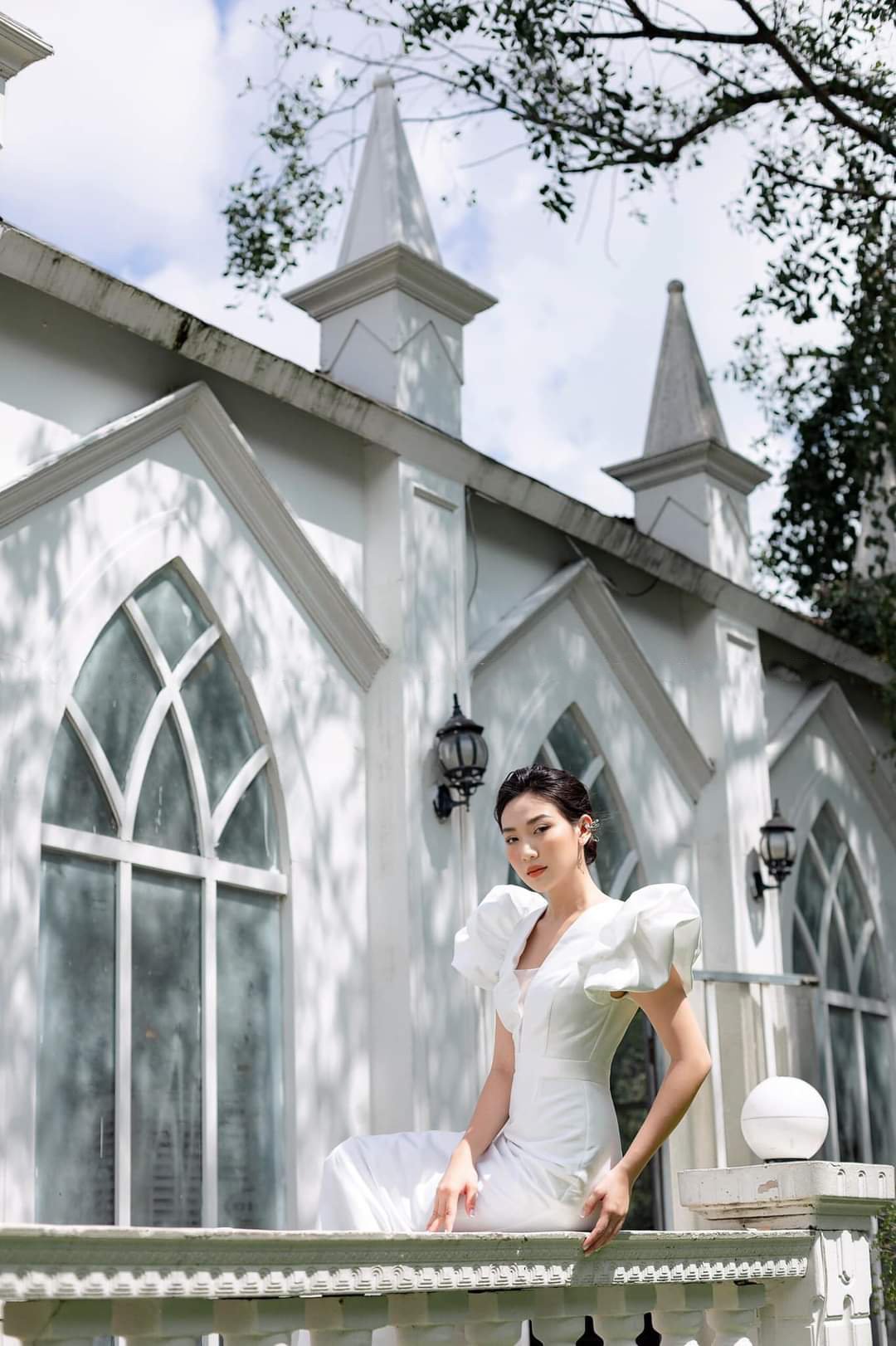 Đầm dạ hội tay kiểu hai tầng xẻ ngực phối lưới
