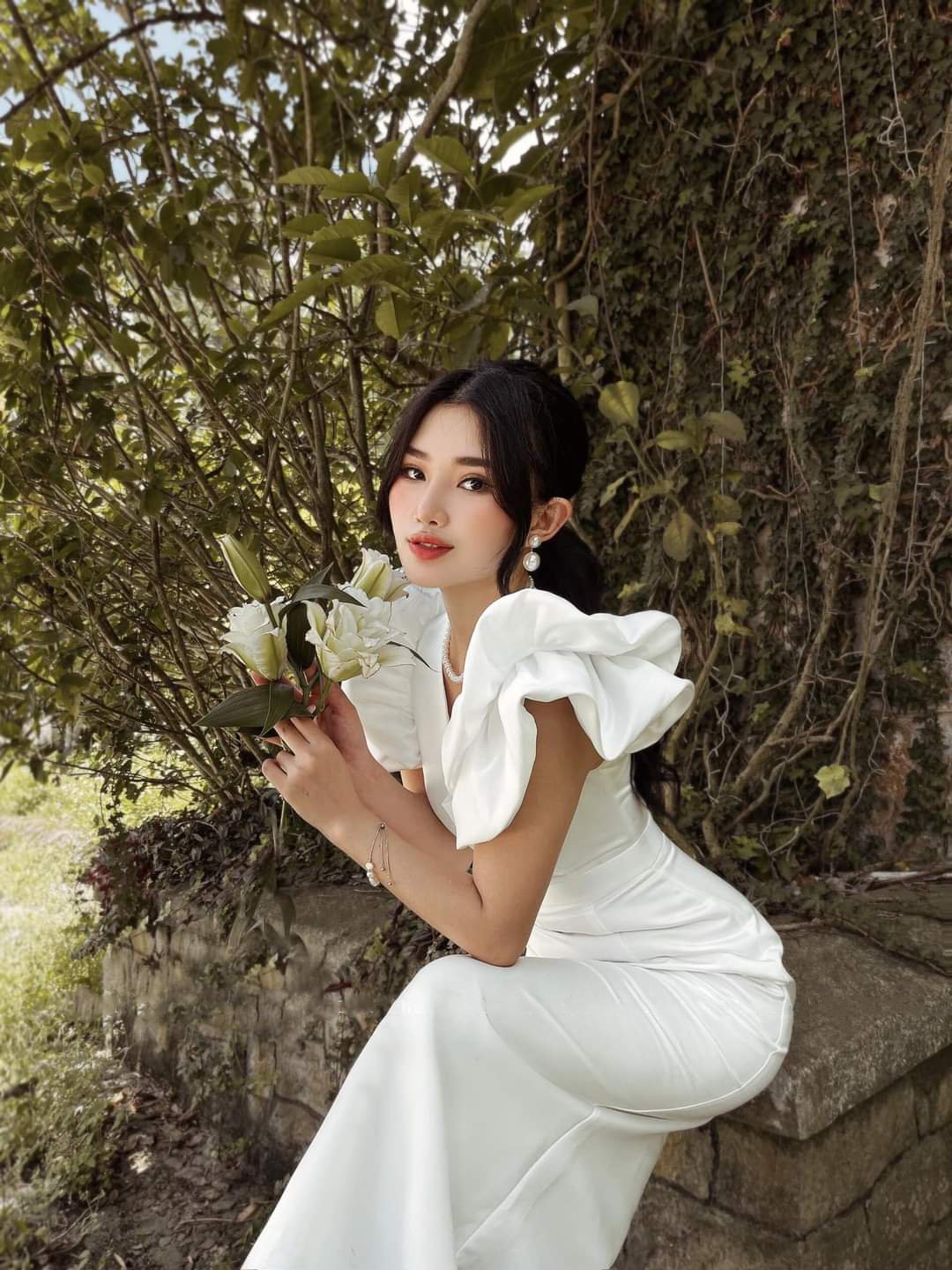 Đầm dạ hội tay kiểu hai tầng xẻ ngực phối lưới