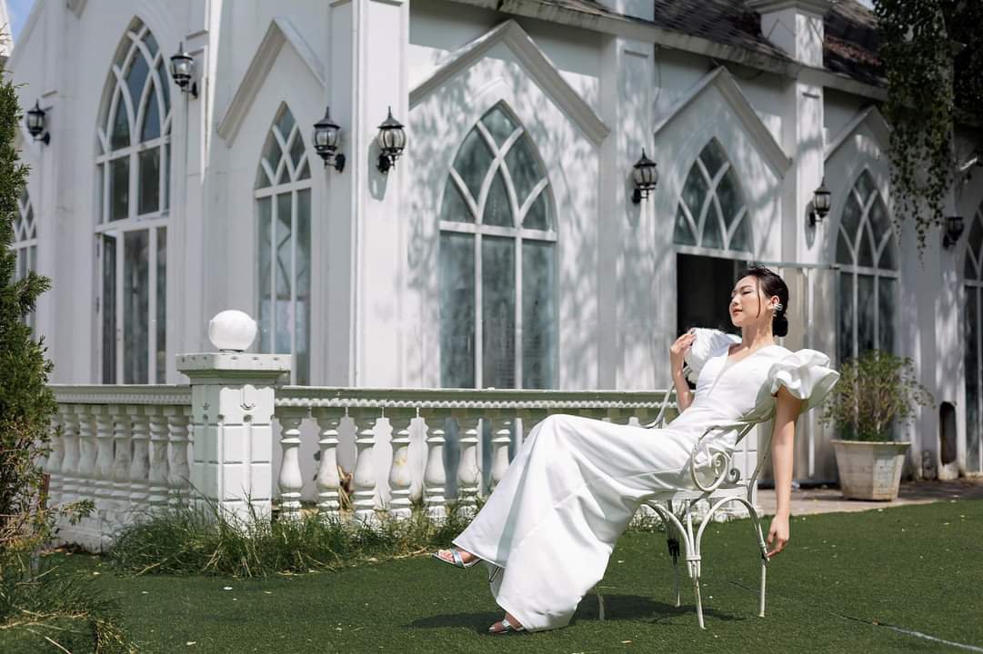 Đầm dạ hội tay kiểu hai tầng xẻ ngực phối lưới