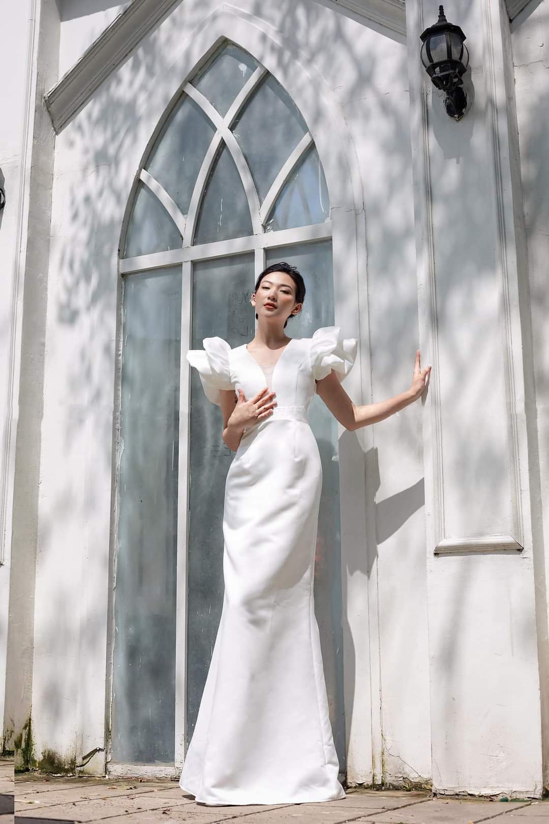 Đầm dạ hội tay kiểu hai tầng xẻ ngực phối lưới