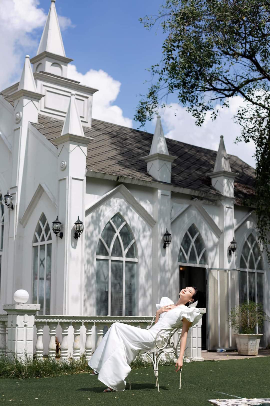 Đầm dạ hội tay kiểu hai tầng xẻ ngực phối lưới