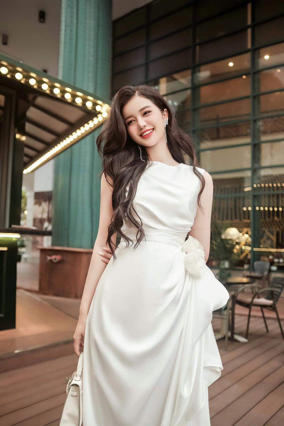 Đầm dạ hội dáng xòe sát nách phối hoa eo dự tiệc sang trọng Alvin Store 1593 (Trắng)