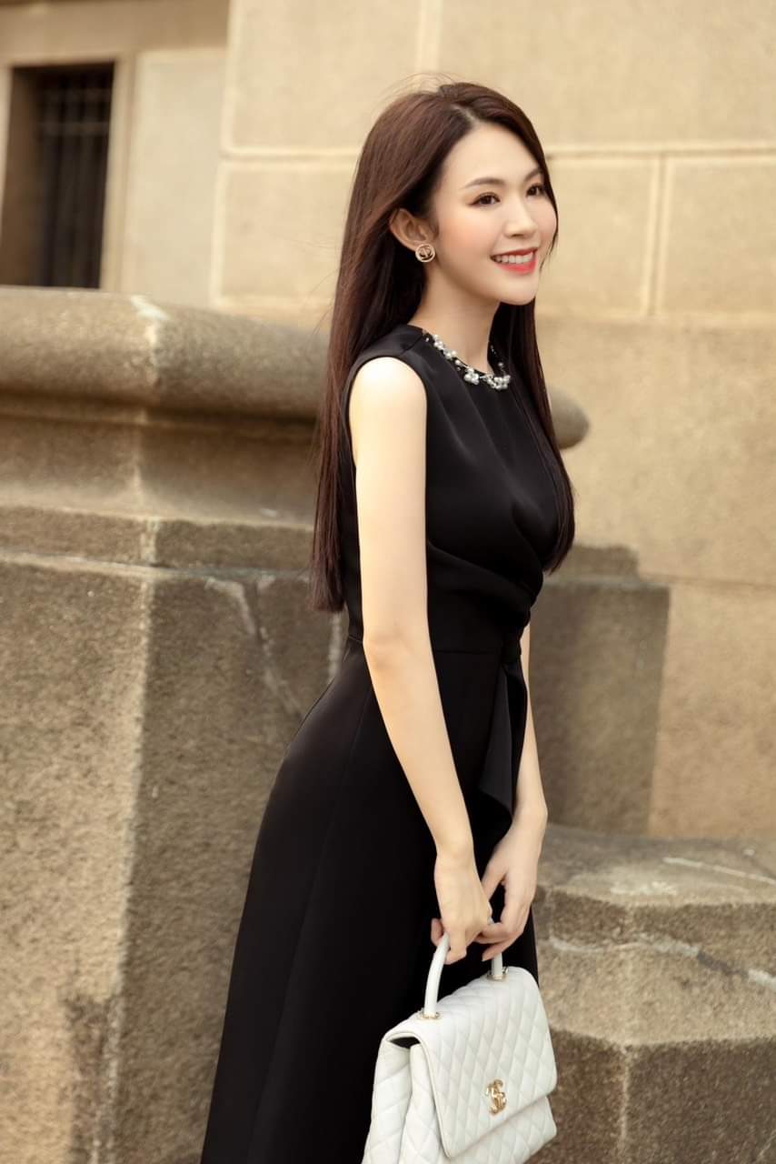 Đầm dự tiệc dáng xòe kiểu sát nách đính ngọc sang trọng Alvin Store 1597 (Đen)