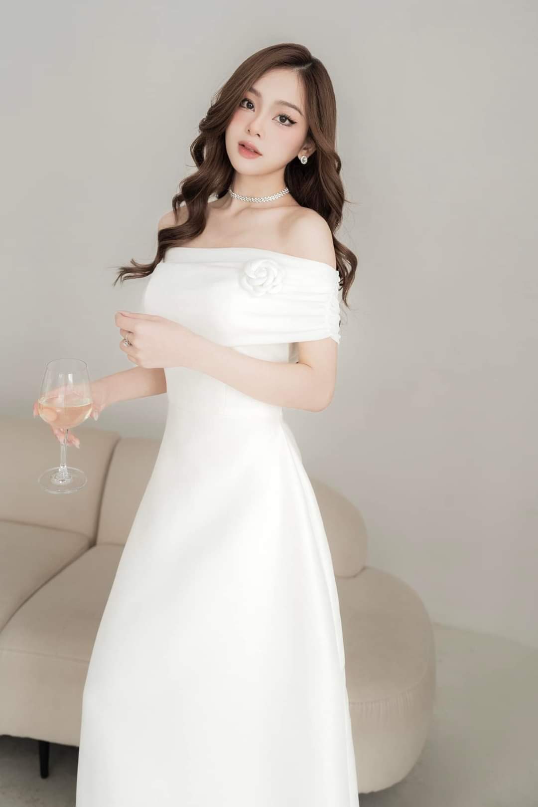 Đầm dự tiệc dáng xòe kiểu vai ngang hở vai phối hoa Alvin Store 1598 (Trắng)